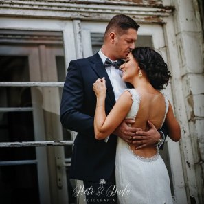 Dwór w Mogilanach ślubna sesja plenerowa